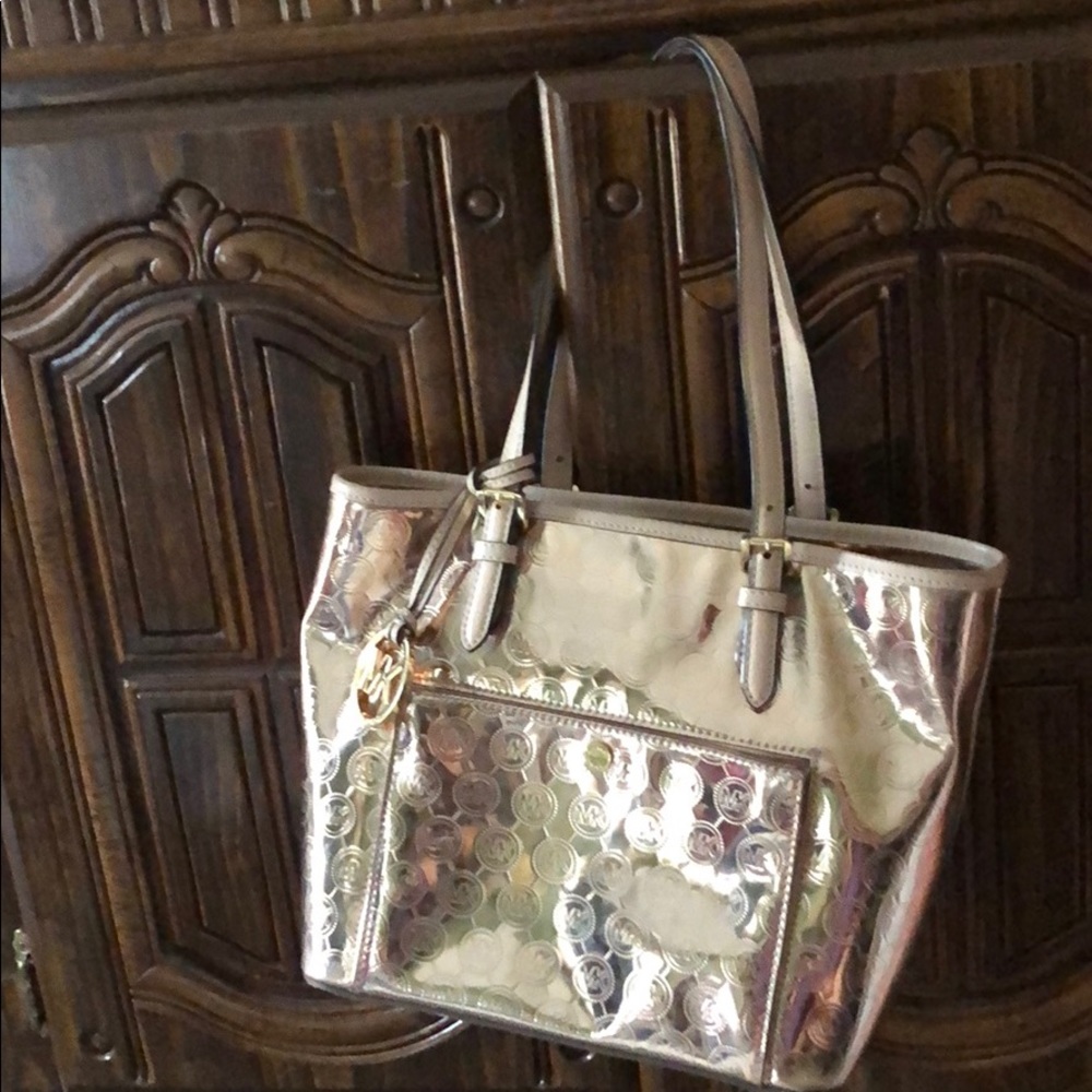 Michael Kors Jet Set Medium Rose Gold Snap Tote